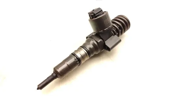 Volkswagen Golf V Fuel injector 03G130073B 0414720403
