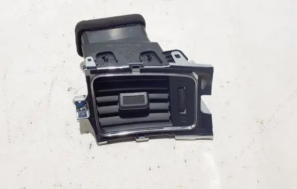 Nissan Pulsar Dashboard side air vent grill/cover trim 687613ZP0A