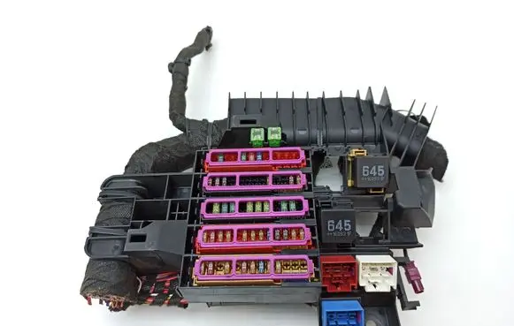 Audi A4 S4 B9 8W Fuse module 8W2971845A