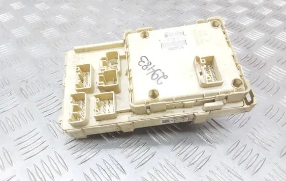 Toyota Avensis T250 Fuse module 82641CA010F