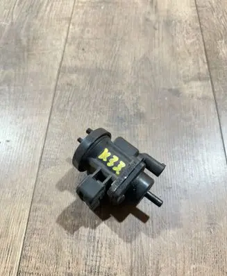 Mercedes-Benz E W211 Turbo solenoid valve a0005450427