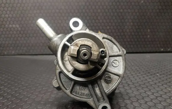 Mercedes-Benz C W204 Vacuum pump LA1231052