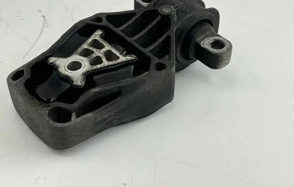Mercedes-Benz A W176 Engine mount bracket A2462401209