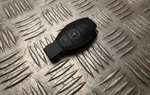 Mercedes-Benz Vito Viano W447 Ignition key/card IYZDC12BA