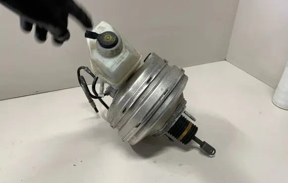 BMW X3 E83 Brake booster
