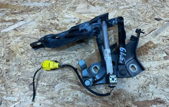 Audi A4 S4 B9 8W Engine bonnet/hood hinges 8W0823301E