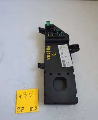 Opel Vectra C Fuse module 13199490