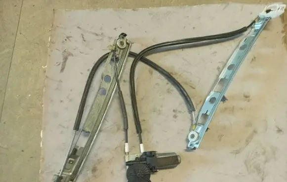 Renault Megane II Front door window regulator with motor 