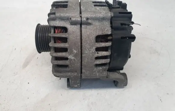 BMW 3 E90 E91 Generator/alternator 7802261