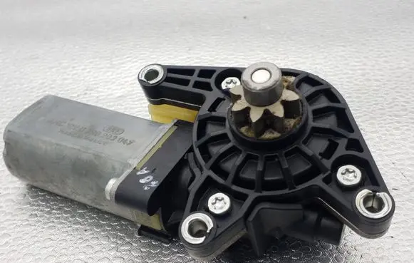 Ford Fusion II Seat adjustment motor 0390203047