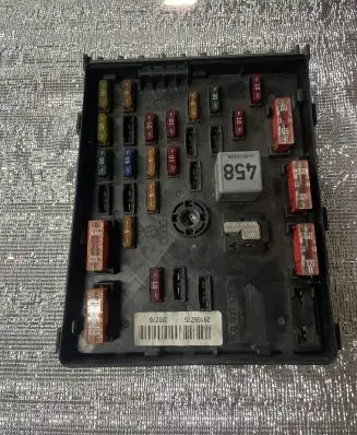 Volkswagen PASSAT B6 Fuse module 3C0937125