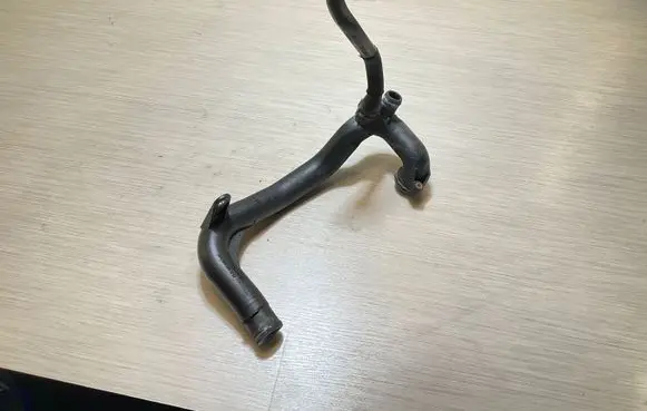 Mercedes-Benz B W245 Engine coolant pipe/hose A6402001352