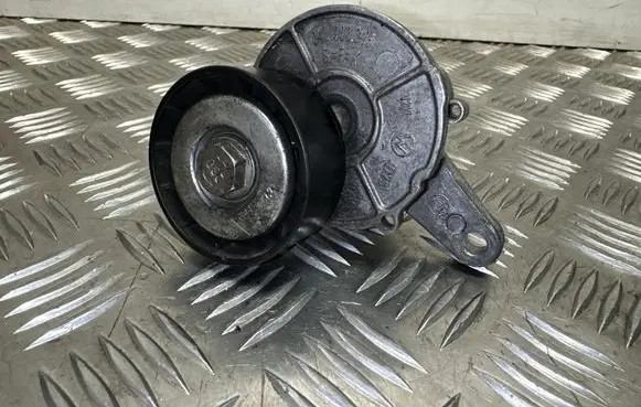 Volkswagen PASSAT B8 Generator/alternator belt tensioner 04L903315