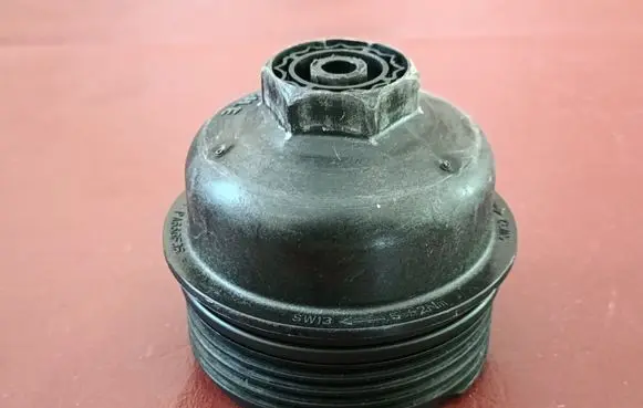 Volkswagen Touran III Oil filter cover 03N115433A 70553184