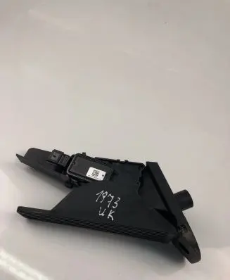 Volvo XC90 Accelerator throttle pedal 32269124
