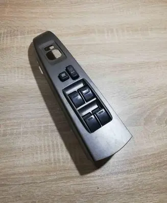 Toyota Prius (XW20) Electric window control switch 8482047012