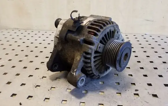 KIA Sorento Generator/alternator 373004A300