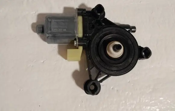 Audi A3 S3 8V Rear door window regulator motor 5Q0959802