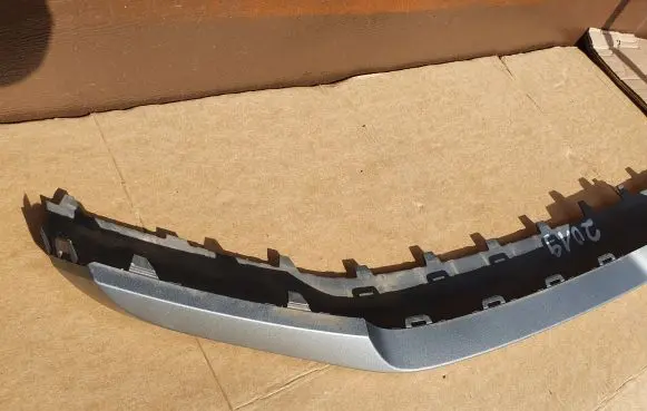 Front bumper lip