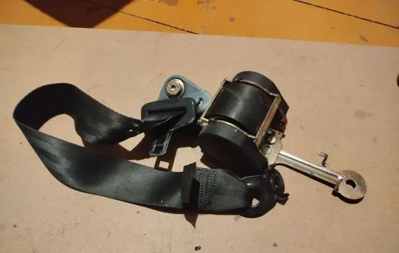 Renault Thalia I Front seatbelt 040150 153486