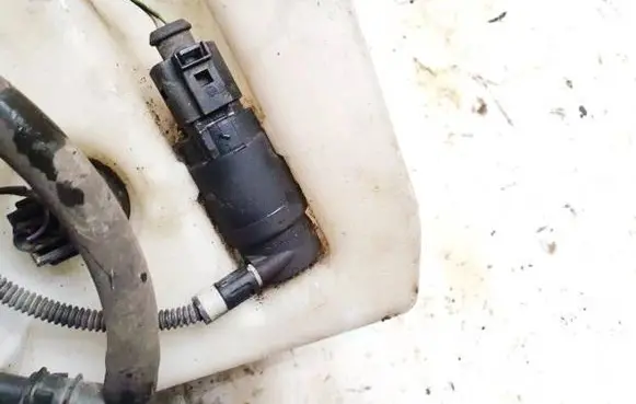 Skoda Octavia Mk2 (1Z) Windscreen/windshield washer pump