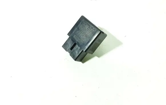 Toyota Prius+ (ZVW40) Rear light relay 895A147010 0618001011