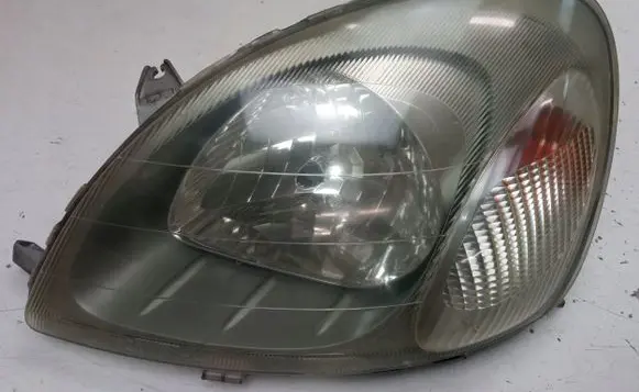 Toyota Yaris Headlight/headlamp