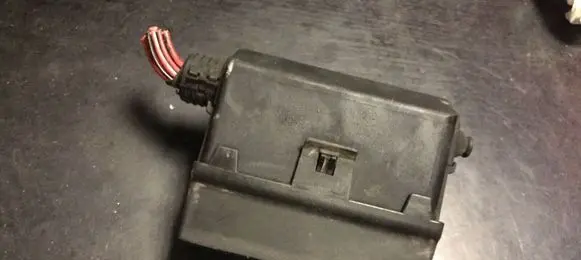 Opel Vectra B Fuse box cover 24437030