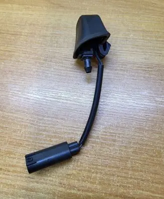BMW 3 E92 E93 Windshield washer spray nozzle 8365385