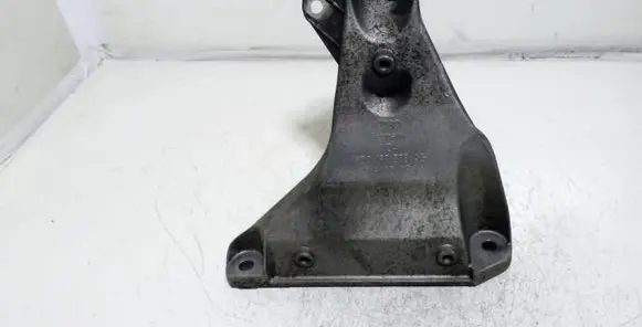 Audi A6 S6 C5 4B Engine mounting bracket 8D0199308