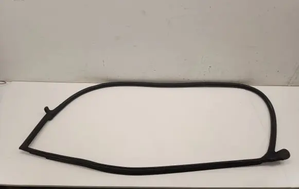 Audi TT TTS RS Mk3 8S Front door rubber seal 8S8831707
