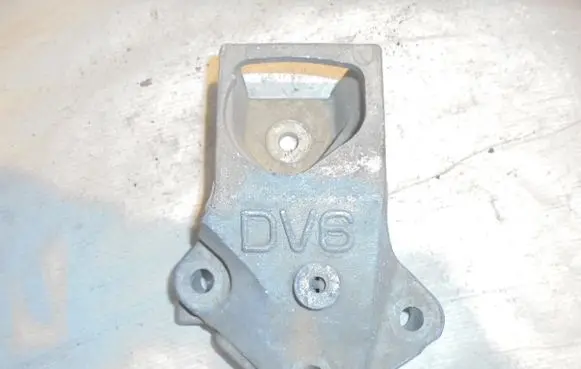 Peugeot 206 Engine mounting bracket 9648930580
