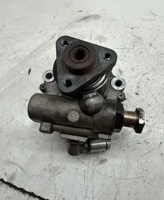 Volkswagen PASSAT B5.5 Power steering pump 