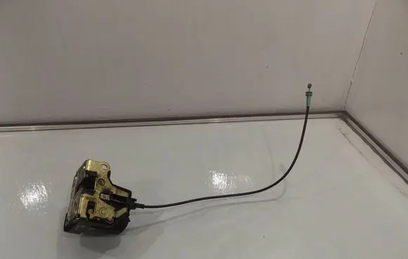 Renault Megane I Front door lock 