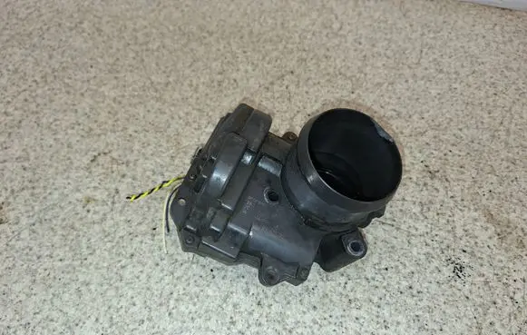 BMW 1 F20 F21 Throttle body valve 862418980 2C38050800 140714095645