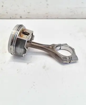 Subaru Outback (BS) Piston with connecting rod D7UF