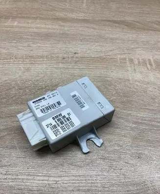 BMW 5 F10 F11 Air suspension control unit module (rear) 6860386
