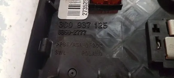 Volkswagen PASSAT CC Fuse box set 3C0937125 63592777 27352560