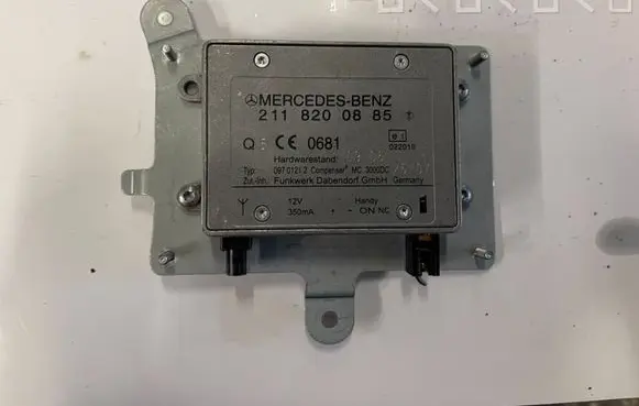 Mercedes-Benz S W221 Bluetooth control unit module A2218200885