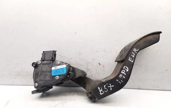 Volkswagen PASSAT B5.5 Accelerator throttle pedal 8D1723523F