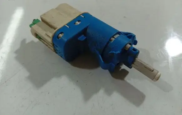 Mazda 3 I Brake pedal sensor switch 