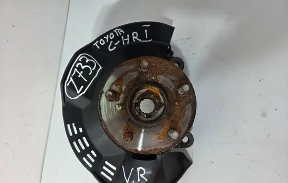 Toyota C-HR I Front wheel hub spindle knuckle Z733