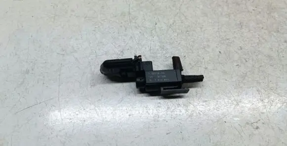 Vacuum valve
