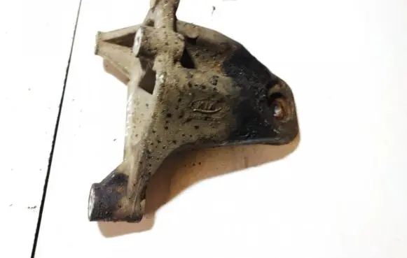 KIA Sorento Engine mounting bracket 218153e320