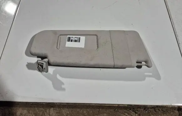 Volkswagen Golf V Sun visor