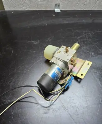 BMW 7 E65 E66 Tailgate hydraulic pump motor 7015009 HB70087002 133889