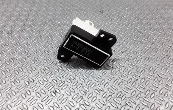 Passenger airbag on/off switch