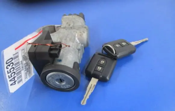 Nissan Almera Tino Ignition lock