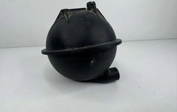 Vacuum air tank