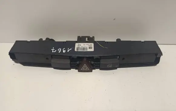 Opel Astra H Hazard light switch 03758075 13100105